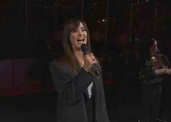 കാനഡയുടെ ദേശീയ ഗാനത്തിൽ മാറ്റം വരുത്തി ഗായിക