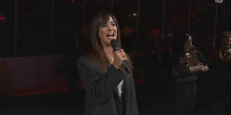 കാനഡയുടെ ദേശീയ ഗാനത്തിൽ മാറ്റം വരുത്തി ഗായിക 1 കാനഡയുടെ ദേശീയ ഗാനത്തിൽ മാറ്റം വരുത്തി ഗായിക