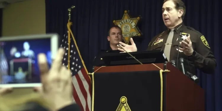 ഡെട്രോയിറ്റിൽ ഞെട്ടിക്കുന്ന കണ്ടെത്തൽ: അമ്മ ഉപേക്ഷിച്ച മൂന്ന് കുട്ടികൾ വർഷങ്ങളായി ഒറ്റയ്ക്ക് ജീവിച്ചു 1 ഡെട്രോയിറ്റിൽ ഞെട്ടിക്കുന്ന കണ്ടെത്തൽ: അമ്മ ഉപേക്ഷിച്ച മൂന്ന് കുട്ടികൾ വർഷങ്ങളായി ഒറ്റയ്ക്ക് ജീവിച്ചു