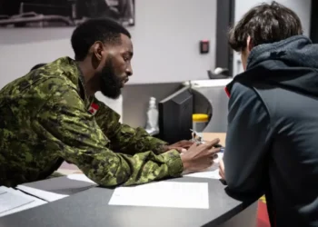 കനേഡിയൻ സൈന്യത്തിൽ പുതിയ മാറ്റങ്ങൾ: ആരോഗ്യ മാനദണ്ഡങ്ങളിൽ വിപ്ലവകരമായ പരിഷ്കരണം 1 soldiar image