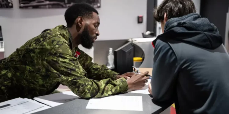 കനേഡിയൻ സൈന്യത്തിൽ പുതിയ മാറ്റങ്ങൾ: ആരോഗ്യ മാനദണ്ഡങ്ങളിൽ വിപ്ലവകരമായ പരിഷ്കരണം 1 soldiar image