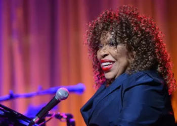 റോബർട്ട ഫ്ലാക്ക് അന്തരിച്ചു