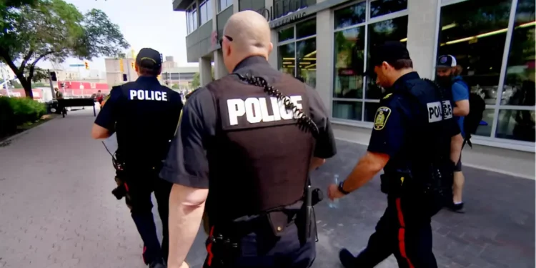 വിനിപെഗിൽ കൊടുംക്രൂരത: 45 വയസ്സുകാരന്റെ കൊലപാതകത്തിൽ 16 വയസ്സുകാർ പിടിയിൽ! 1 വിനിപെഗിൽ കൊടുംക്രൂരത: 45 വയസ്സുകാരന്റെ കൊലപാതകത്തിൽ 16 വയസ്സുകാർ പിടിയിൽ!