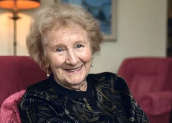 പ്രശസ്ത കനേഡിയൻ നോവലിസ്റ്റും നാടക കൃത്തുമായ ആന്റോനിൻ മെയ്‌ലെറ്റ് (95) അന്തരിച്ചു.