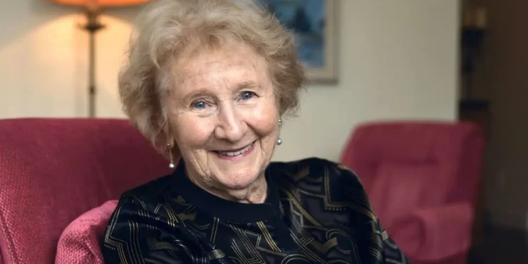 പ്രശസ്ത കനേഡിയൻ നോവലിസ്റ്റും നാടക കൃത്തുമായ ആന്റോനിൻ മെയ്ലെറ്റ് (95) അന്തരിച്ചു. 1 പ്രശസ്ത കനേഡിയൻ നോവലിസ്റ്റും നാടക കൃത്തുമായ ആന്റോനിൻ മെയ്ലെറ്റ് (95) അന്തരിച്ചു.