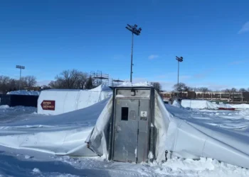 കടുത്ത മഞ്ഞ്: മോൺട്രിയലിലെ കോൺകോർഡിയ സർവകലാശാലയുടെ സ്പോർട്സ് ഡോം തകർന്നു!