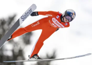 വെല്ലുവിളികൾക്കിടയിലും ഉയരങ്ങളിലേക്ക്: കാനഡയുടെ സ്കീ ജമ്പിംഗ് ടീം ലോകത്തെ ഞെട്ടിച്ചു 1 വെല്ലുവിളികൾക്കിടയിലും ഉയരങ്ങളിലേക്ക്: കാനഡയുടെ സ്കീ ജമ്പിംഗ് ടീം ലോകത്തെ ഞെട്ടിച്ചു