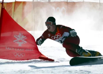 മഞ്ഞിൽ നിന്ന് മയക്കുമരുന്നിലേക്ക് - ഒളിമ്പിക് താരം FBI-യുടെ 'മോസ്റ്റ് വാണ്ടഡ്' പട്ടികയിൽ 5 മഞ്ഞിൽ നിന്ന് മയക്കുമരുന്നിലേക്ക് – ഒളിമ്പിക് താരം FBI-യുടെ ‘മോസ്റ്റ് വാണ്ടഡ്’ പട്ടികയിൽ