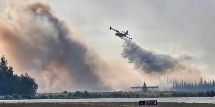 കാനഡയിലെ കാട്ടുതീ നിയന്ത്രണത്തിന് ഉപയോഗിക്കുന്നത് രാസപദാർത്ഥങ്ങൾ: അപകടം അറിയാതെ അധികൃതർ!