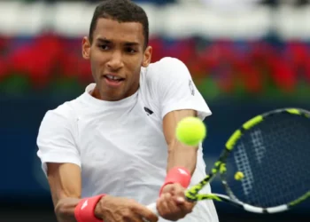 ദുബായിൽ കാനഡയുടെ ടെന്നീസ് താരം തിളങ്ങുന്നു: ഫെലിക്സ് ഓഗർ-അലിയാസിം സെമിഫൈനലിൽ കടന്നു