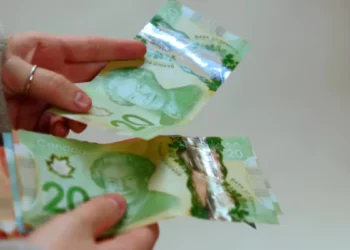 കുറയുന്ന പലിശ നിരക്ക്, ഉയരുന്ന കടബാധ്യത!