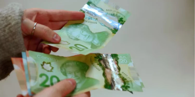 കുറയുന്ന പലിശ നിരക്ക്, ഉയരുന്ന കടബാധ്യത!