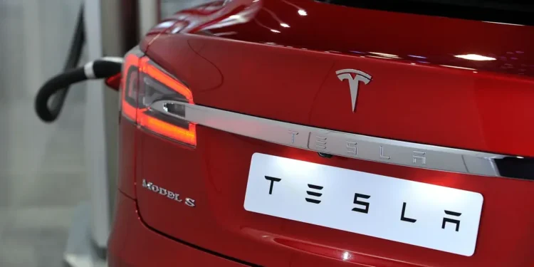 ടെസ്ലയ്ക്ക് തിരിച്ചടി; കാനഡ സർക്കാർ ടെസ്ലയുടെ റിബേറ്റ് പേയ്മെന്റുകൾ മരവിപ്പിച്ചു 1 ടെസ്ലയ്ക്ക് തിരിച്ചടി; കാനഡ സർക്കാർ ടെസ്ലയുടെ റിബേറ്റ് പേയ്മെന്റുകൾ മരവിപ്പിച്ചു