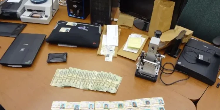 ക്യൂബെക്കിൽ വ്യാജ ഐ.ഡി നിർമ്മാണ സംഘം പിടിയിൽ 1 ക്യൂബെക്കിൽ വ്യാജ ഐ.ഡി നിർമ്മാണ സംഘം പിടിയിൽ