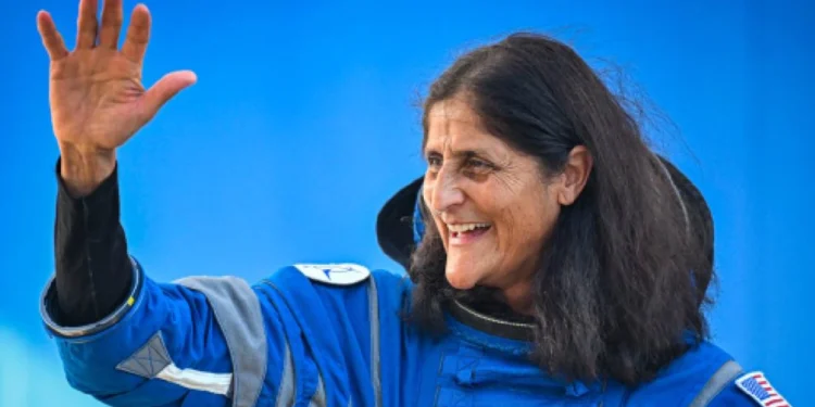 സുനിത വില്യംസ് ഇന്ത്യ സന്ദർശിക്കും; സഹോദര ഭാര്യയുടെ പ്രതികരണം 1 സുനിത വില്യംസ് ഇന്ത്യ സന്ദർശിക്കും; സഹോദര ഭാര്യയുടെ പ്രതികരണം