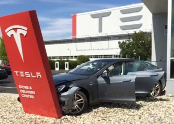 സൈബർ ട്രക്ക് മുതൽ സൈബർ ആക്രമണം വരെ: ടെസ്‌ലയുടെ ഇരട്ട പ്രതിസന്ധി