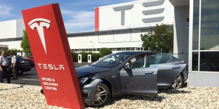 സൈബർ ട്രക്ക് മുതൽ സൈബർ ആക്രമണം വരെ: ടെസ്‌ലയുടെ ഇരട്ട പ്രതിസന്ധി