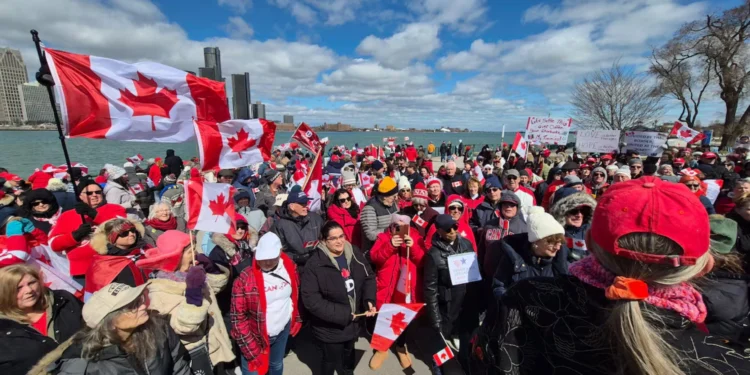അതിർത്തികൾ ഭേദിച്ച്‌ ഒരു ജനത; ട്രംപിന്റെ വിഭജന നയങ്ങൾക്കെതിരെ അതിർത്തിയിൽ കനഡ-യുഎസ് പ്രതിഷേധം