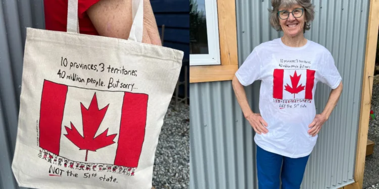 "നമ്മൾ 51-ാമത്തെ സ്റ്റേറ്റല്ല!" കലാകാരിയുടെ നർമ്മഭരിതമായ പ്രതിഷേധം ലോകശ്രദ്ധ നേടുന്നു 1 “നമ്മൾ 51-ാമത്തെ സ്റ്റേറ്റല്ല!” കലാകാരിയുടെ നർമ്മഭരിതമായ പ്രതിഷേധം ലോകശ്രദ്ധ നേടുന്നു