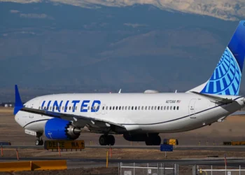 പാസ്‌പോർട്ട് മറന്ന് പൈലറ്റ്; രണ്ട് മണിക്കൂർ പറന്നതിനു ശേഷം വിമാനം തിരിച്ചിറങ്ങി.