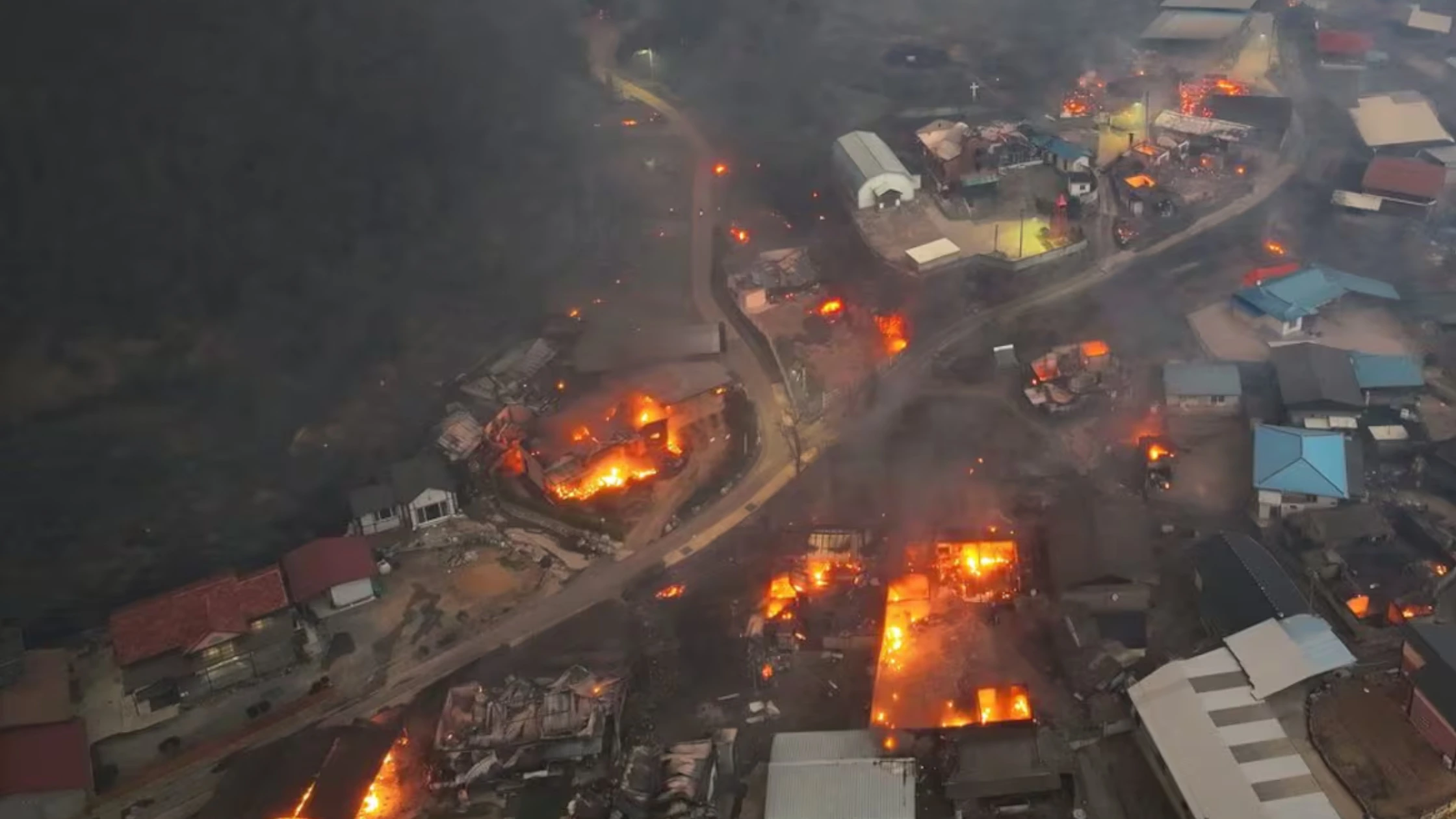 കൊറിയൻ താഴ്‌വരകളെ വിഴുങ്ങുന്ന കാട്ടുതീ