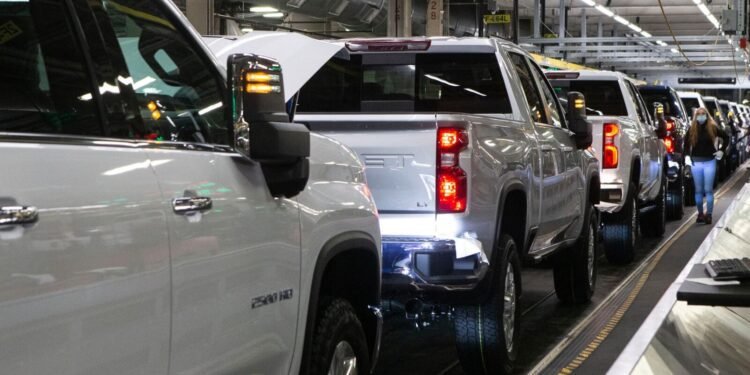 “ഇത് ട്രംപിന് മോഷ്ടിക്കാനുള്ള വ്യവസായമല്ല”  ഓട്ടോമൊബൈൽ തൊഴിലാളികളുടെ പ്രതിഷേധം