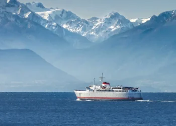 യുഎസ് ഫെറി കമ്പനി കാനഡയുടെ പതാക തിരിച്ചിട്ടതിന് മാപ്പ് പറഞ്ഞു