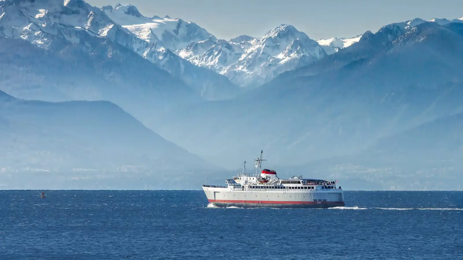യുഎസ് ഫെറി കമ്പനി കാനഡയുടെ പതാക തിരിച്ചിട്ടതിന് മാപ്പ് പറഞ്ഞു
