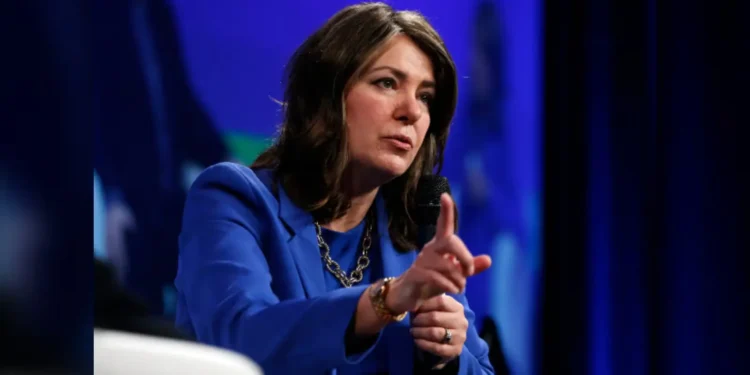 അമേരിക്കയിൽ നിന്നും തിരഞ്ഞെടുപ്പ് ഇടപെടൽ അഭ്യർത്ഥിച്ച് ആൽബേർട്ട പ്രീമിയർ, വിമർശനങ്ങൾ ഉയരുന്നു 1 അമേരിക്കയിൽ നിന്നും തിരഞ്ഞെടുപ്പ് ഇടപെടൽ അഭ്യർത്ഥിച്ച് ആൽബേർട്ട പ്രീമിയർ, വിമർശനങ്ങൾ ഉയരുന്നു