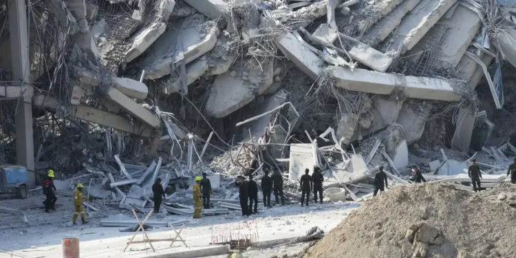 തായ്‌ലാൻഡിലും മ്യാൻമാറിലും ശക്തമായ ഭൂകമ്പം; ബാങ്കോക്കിൽ ബഹുനില കെട്ടിടം തകർന്നുവീണു