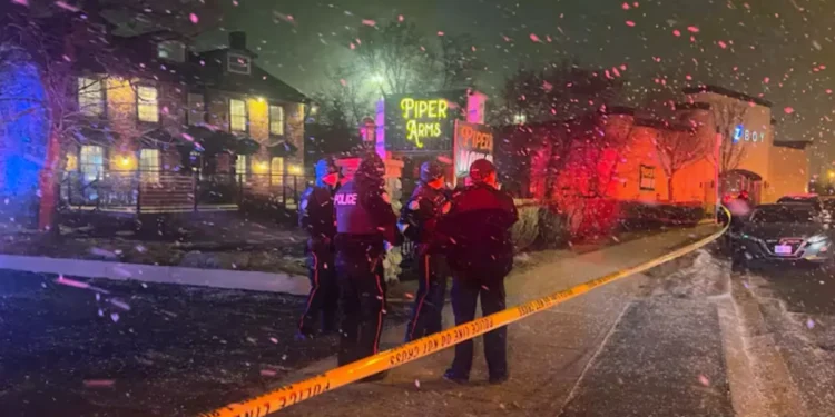 ടൊറൻ്റോയിൽ വെടിവെപ്പ്; 12 പേർക്ക് പരിക്ക് 1 ടൊറൻ്റോയിൽ വെടിവെപ്പ്; 12 പേർക്ക് പരിക്ക്