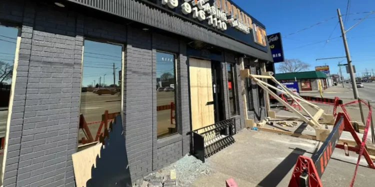 ട്രക്ക് നടപ്പാതയിലേക്ക് കയറി യുവതി മരിച്ചു;  28-ക്കാരി തോക്കുമായി പിടിയിൽ!