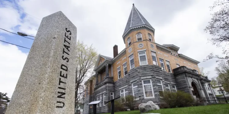 ഹാസ്കെല്‍ ലൈബ്രറിയിൽ ഇനി കാനഡക്കാർക്ക് പ്രവേശനമില്ല!