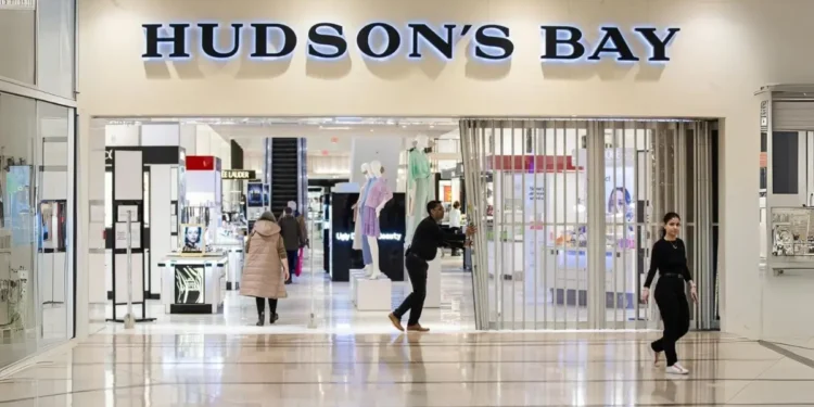 മാനേജർമാർക് കോടികൾ, തൊഴിലാളികൾ വഴിയാധാരം ; ഹഡ്സൺസ് ബേയുടെ വിവാദ നീക്കം 1 മാനേജർമാർക് കോടികൾ, തൊഴിലാളികൾ വഴിയാധാരം ; ഹഡ്സൺസ് ബേയുടെ വിവാദ നീക്കം