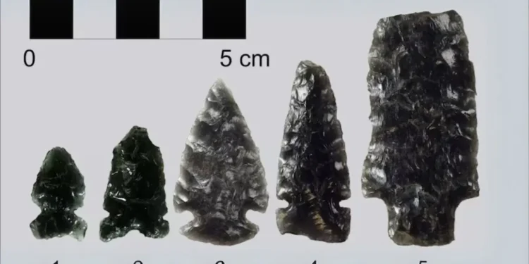 ആൽബർട്ടയിൽ ഒബ്സിടിയൻ ശില്പങ്ങൾ 1 ആൽബർട്ടയിൽ ഒബ്സിടിയൻ ശില്പങ്ങൾ