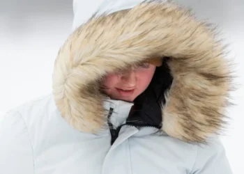 കാറ്റും കനത്ത മഞ്ഞുമഴയും