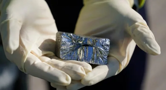 ആധുനിക ലോകത്തിന്റെ സ്വർണ്ണം: ക്രിറ്റിക്കൽ മിനറലുകൾക്കായുള്ള ആഗോള മത്സരം!