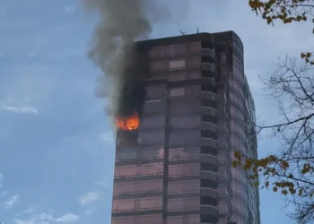 വൻകൂവറിൽ വൻ തീപിടുത്തം 5 വൻകൂവറിൽ വൻ തീപിടുത്തം