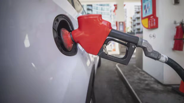 ഇന്ധന വില കുറയും! B.C. കാർബൺ നികുതി പൂർണ്ണമായും നിർത്തലാക്കുന്നു