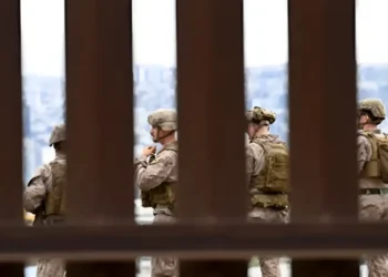 യുഎസ് തടവിൽ 11 ദിവസം; കനേഡിയൻ യുവതിയുടെ ദുരനുഭവം 4 യുഎസ് തടവിൽ 11 ദിവസം; കനേഡിയൻ യുവതിയുടെ ദുരനുഭവം