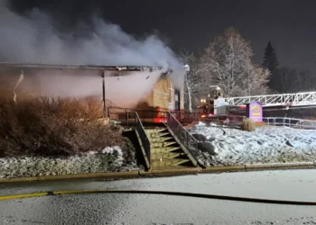 മാനിറ്റോബയിൽ തീപിടുത്തം; ഗ്രേയ്സ്-സെന്റ് ജോൺസ് പള്ളി അഗ്നിക്കിരയായി 2 മാനിറ്റോബയിൽ തീപിടുത്തം; ഗ്രേയ്സ്-സെന്റ് ജോൺസ് പള്ളി അഗ്നിക്കിരയായി