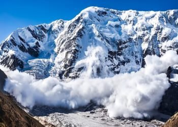 സെൻട്രൽ റോക്കി മൗണ്ടെയ്നിൽ Avalanche മുന്നറിയിപ്പ്