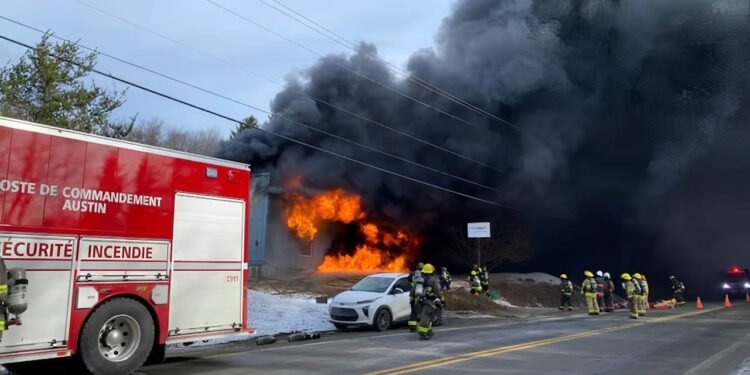 ക്യൂബെക്കിൽ കെമിക്കൽ ഫാക്ടറിയിൽ തീപിടിത്തം! 1 ക്യൂബെക്കിൽ കെമിക്കൽ ഫാക്ടറിയിൽ തീപിടിത്തം!