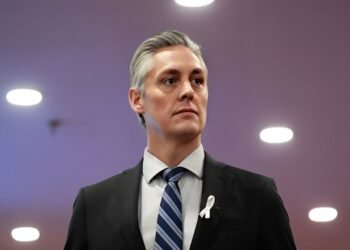 പുതിയ പോർട്ട്ഫോളിയോയ്ക്ക് ആർ.ജെ. സിംപ്സൺ രൂപം നൽകി