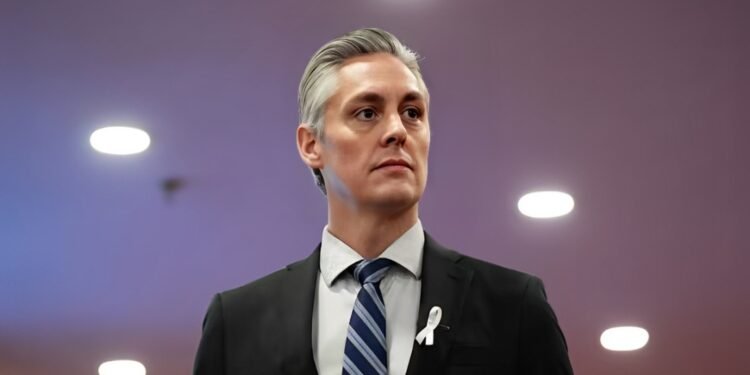 പുതിയ പോർട്ട്ഫോളിയോയ്ക്ക് ആർ.ജെ. സിംപ്സൺ രൂപം നൽകി 1 പുതിയ പോർട്ട്ഫോളിയോയ്ക്ക് ആർ.ജെ. സിംപ്സൺ രൂപം നൽകി