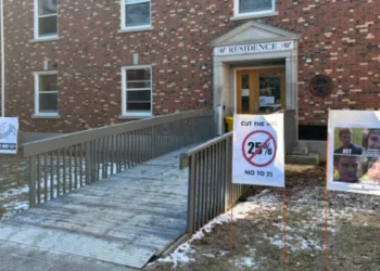 25% താമസ ഫീസ്; ഹാലിഫാക്സിലെ തിയോളജി വിദ്യാർഥികൾ പ്രേതിഷേധത്തിൽ