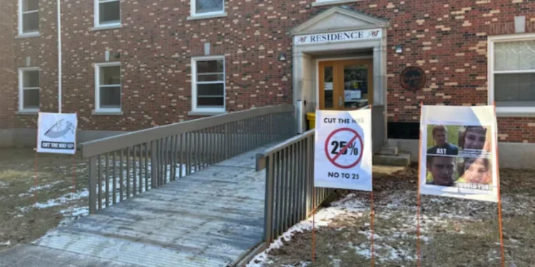 25% താമസ ഫീസ്; ഹാലിഫാക്സിലെ തിയോളജി വിദ്യാർഥികൾ പ്രേതിഷേധത്തിൽ