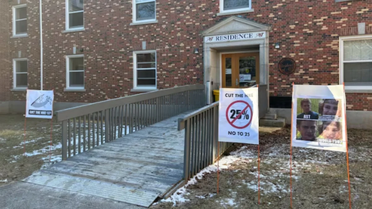 25% താമസ ഫീസ്; ഹാലിഫാക്സിലെ തിയോളജി വിദ്യാർഥികൾ പ്രേതിഷേധത്തിൽ