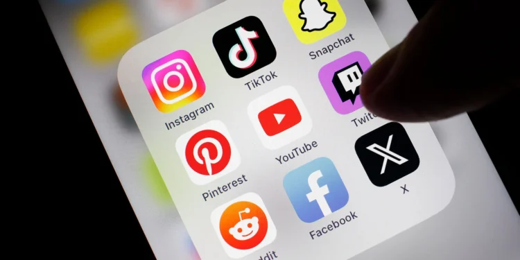 അമിത സോഷ്യൽ മീഡിയ ഉപയോഗം