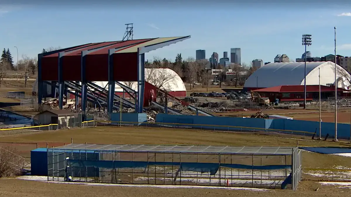 കാൽഗറിയിലെ ഫൂട്ട്ഹിൽസ് സ്റ്റേഡിയം പൊളിച്ചുമാറ്റുന്നു